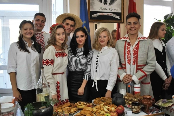«Беларусь хлебосольная» приглашает: VIII студенческая благотворительная выставка-ярмарка пройдет в ГрГУ имени Янки Купалы