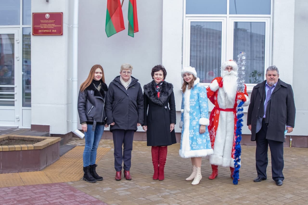 ФОТАФАКТ: Рэктар ГрДУ імя Янкі Купалы павіншавала студэнтаў з зімовымі святамі