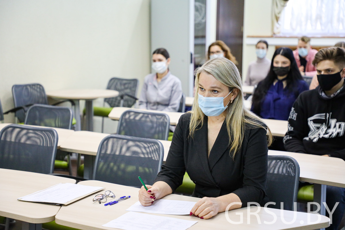 У ГрДУ імя Янкі Купалы адбылося першае размеркаванне выпускнікоў 2022 года