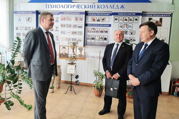 Председатель Белорусского производственно-торгового концерна лесной, деревообрабатывающей и целлюлозно-бумажной промышленности посетил Технологический колледж ГрГУ имени Янки Купалы
