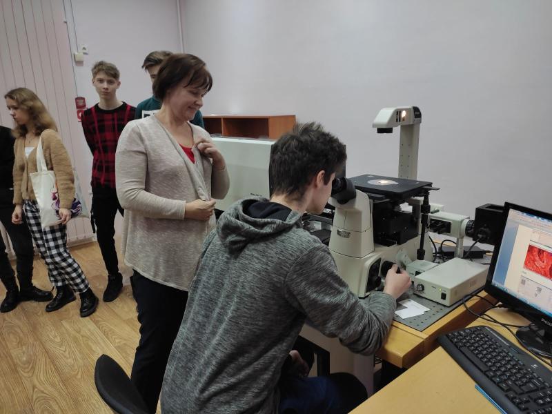 На физико-техническом факультете ГрГУ имени Янки Купалы провели экскурсию для лицеистов