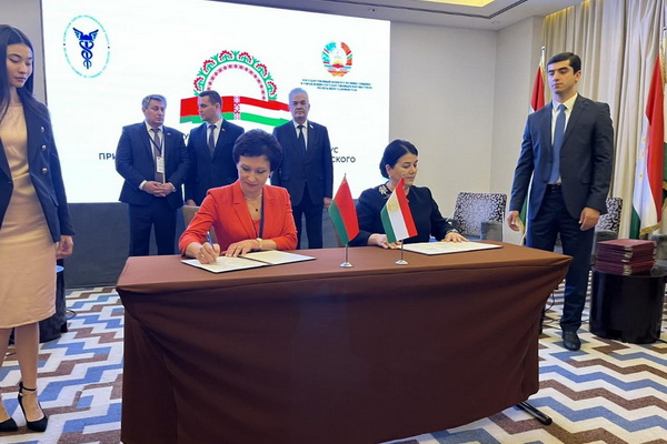 Купаловский университет подписал договоры о сотрудничестве с университетами Таджикистана