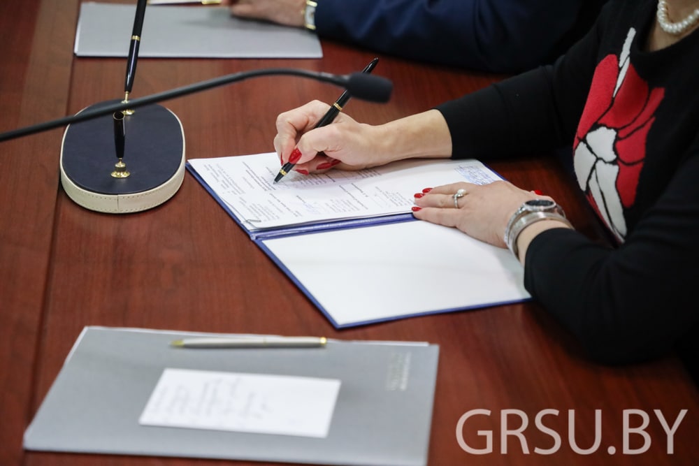В Купаловском университете подписали договор о международном сотрудничестве с Университетом Вавунии