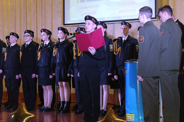 Курсанты военного факультета приняли участие в торжественном посвящении учащихся в кадеты