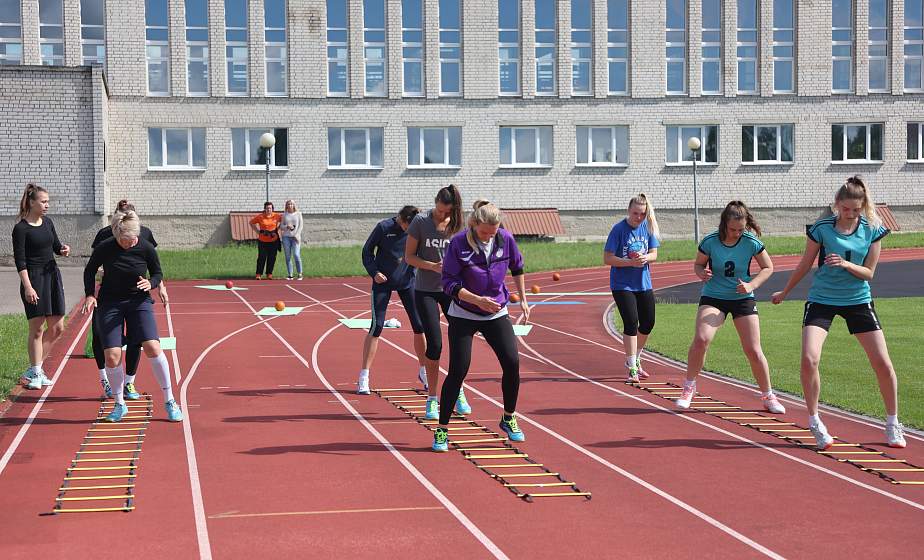 Фотофакт: женская волейбольная команда «Коммунальник-ГрГУ» приступила к тренировкам после летнего отпуска