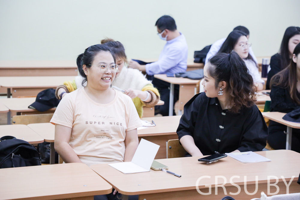 Магистранты из Китая проходят курсы в Купаловском университете