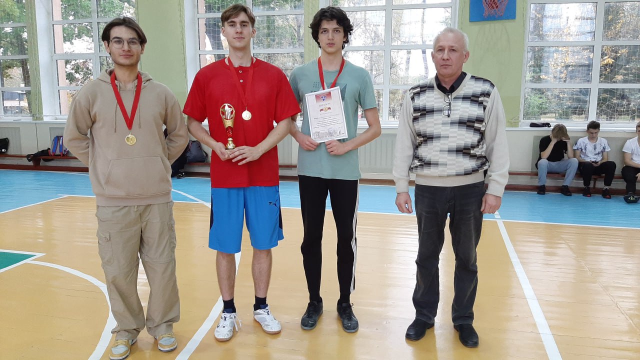 Теннисные ракетки к бою: в Купаловском университете прошли соревнования по настольному теннису