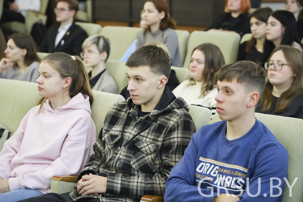 У Купалаўскім універсітэце адбылася дыялогавая пляцоўка, прысвечаная электаральнай кампаніі (ДАДАДЗЕНА ВІДЭА)