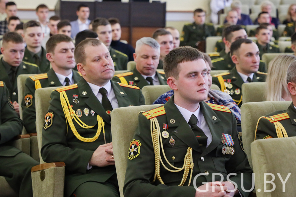 В честь празднования 23 февраля в ГрГУ имени Янки Купалы наградили лучших представителей военного факультета