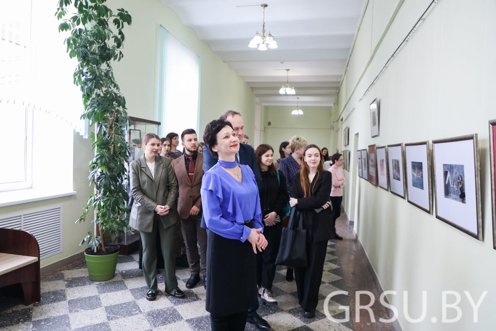 В ГрГУ имени Янки Купалы открылась фотовыставка, приуроченная к 83-летию ГрГУ имени Янки Купалы