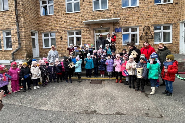 Купаловцы подарили скворечники воспитанникам детского сада №18 города Гродно
