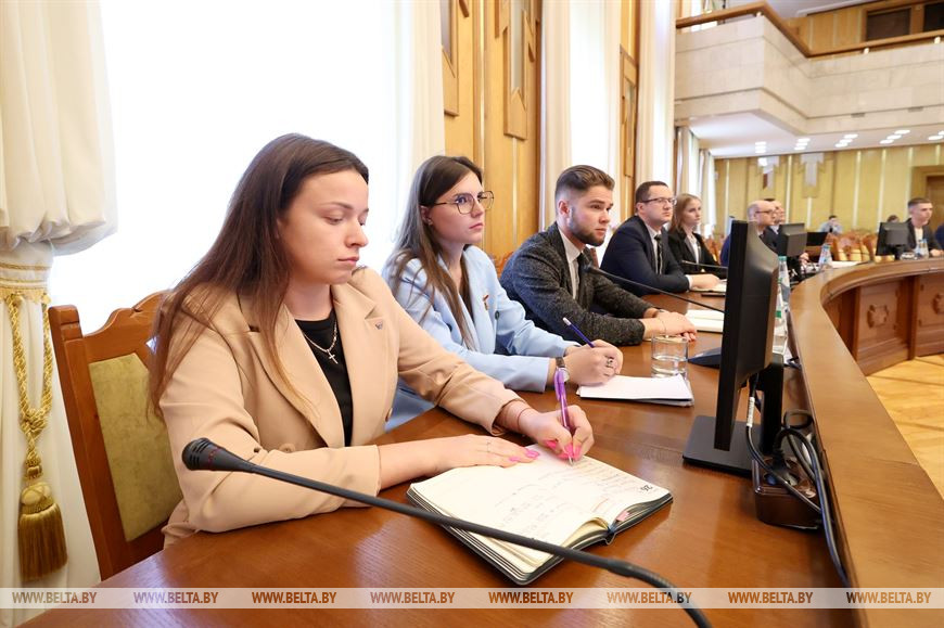 Маладзёжны лідар БРСМ Купалаўскага ўніверсітэта прыняў удзел у сустрэчы з кіраўніком Адміністрацыі Прэзідэнта Ігарам Сяргеенкам