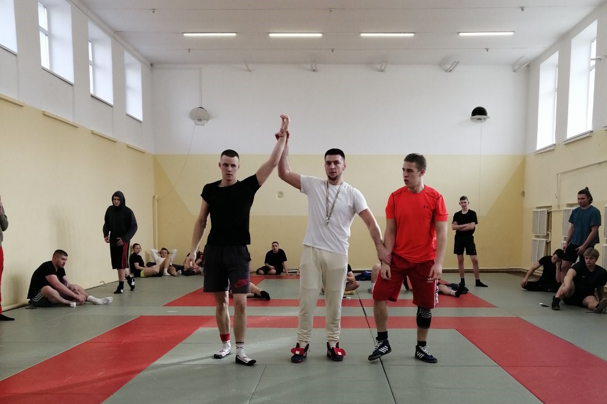 Студенты разных факультетов встретились на соревнованиях по борьбе вольной