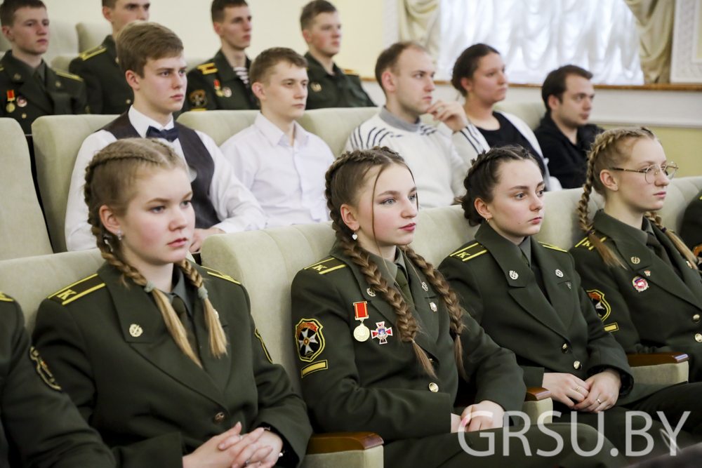 В Купаловском университете чествовали преподавателей и курсантов военного факультета
