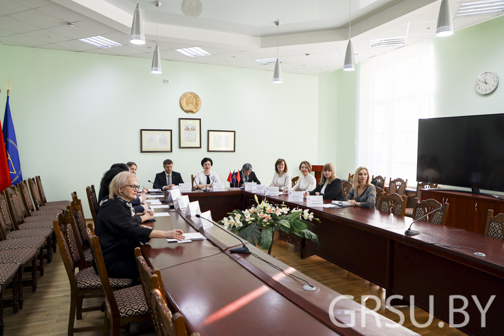 У Купалаўскім універсітэце адбылося падпісанне дамовы з партнёрам з Кітая