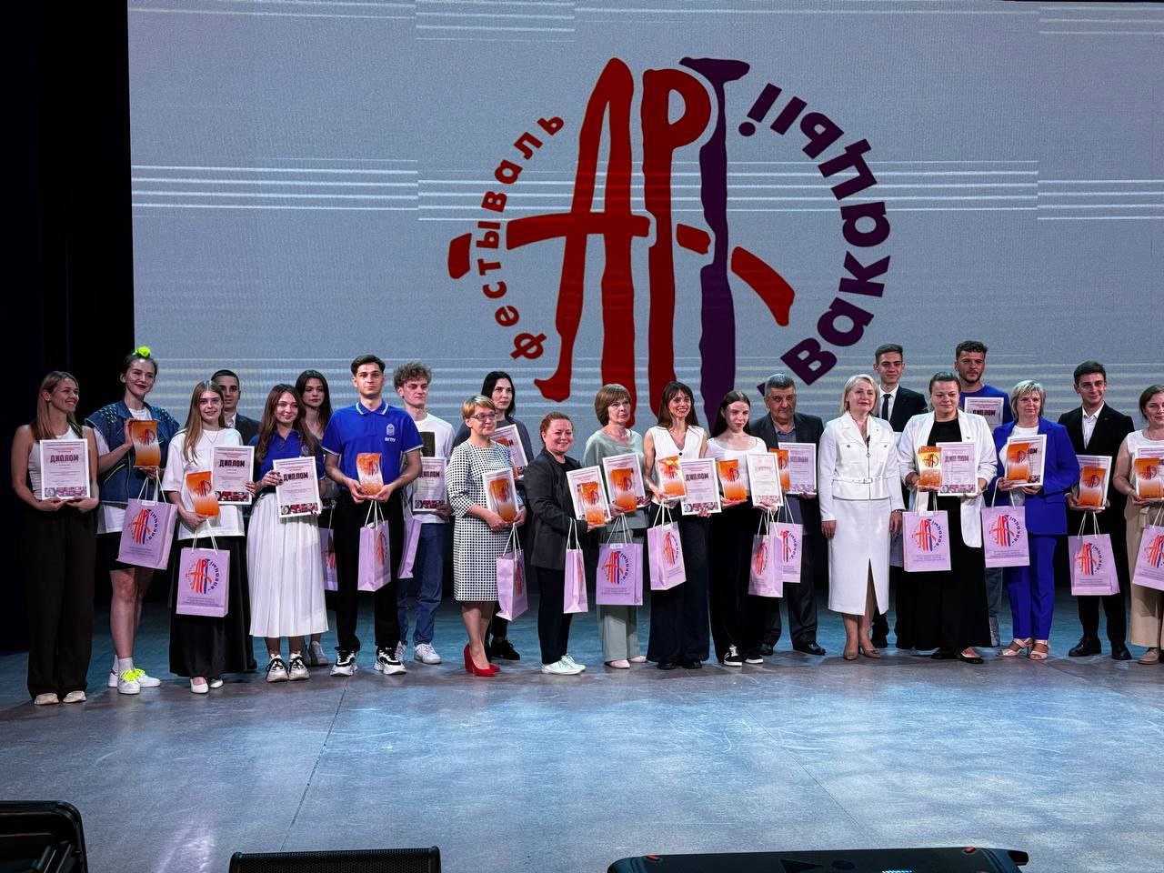 Купаловцы завоевали 13 дипломов в конкурсе «АРТ-вакацыі»!