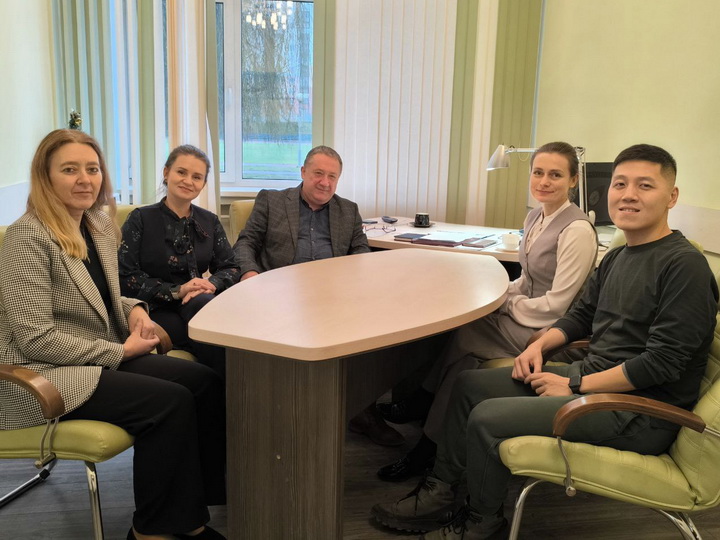 Першы выпускнік магістратуры і аспірантуры педагагічнага факультэта з КНР наведаў Аlma mater
