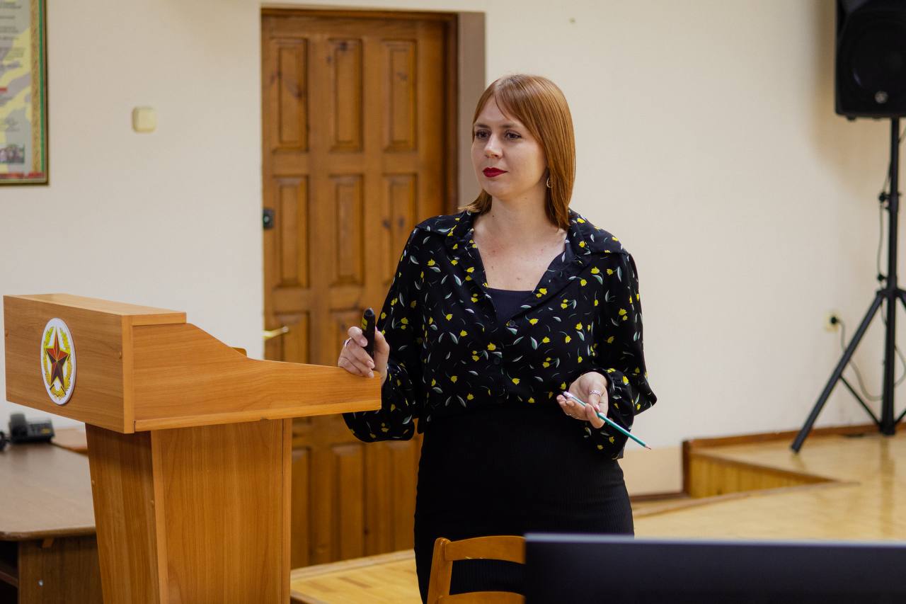 Представители Купаловского университета выступили перед военными комиссарами с лекцией об эффективном взаимодействии со СМИ