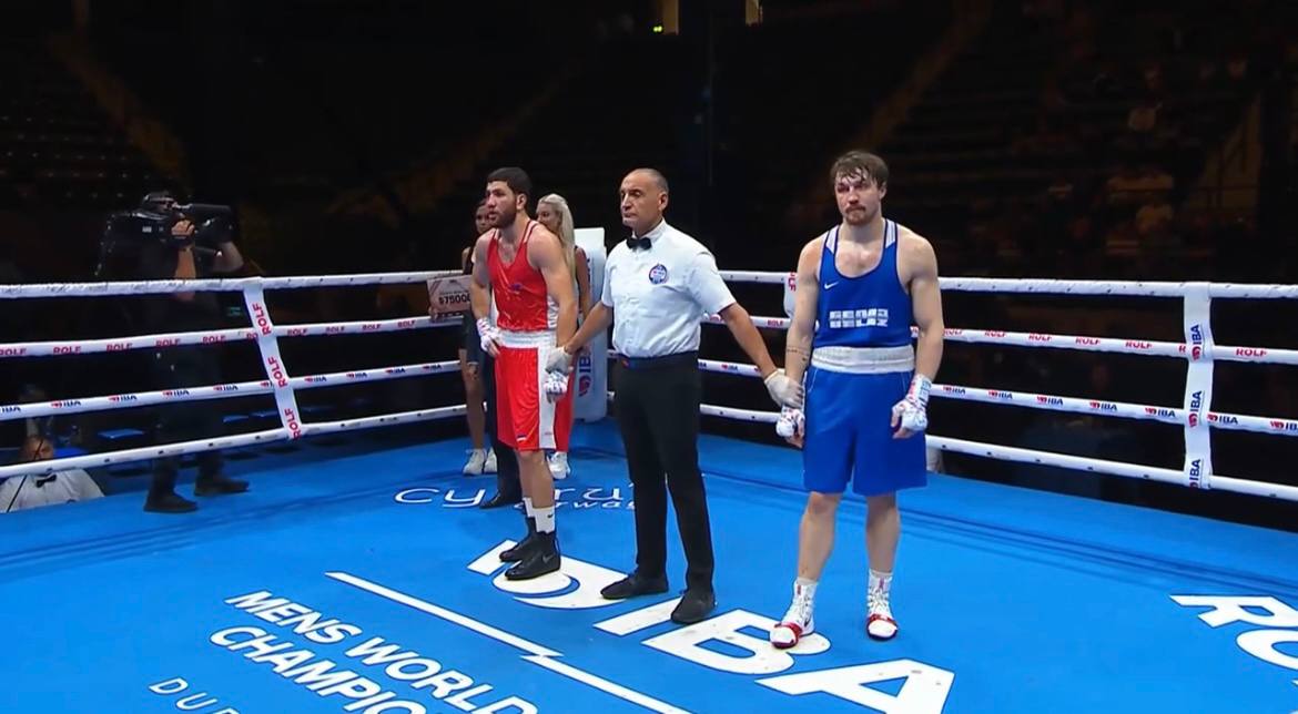 Магистрант Купаловского университета Алексей Алферов одержал уверенную победу в полуфинальном поединке чемпионата мира по боксу