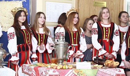 Студенты юридического факультета провели благотворительную выставку-ярмарку «Беларусь хлебосольная»