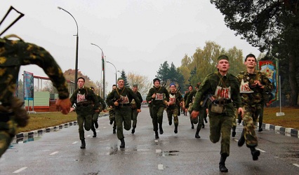 Курсанты военного факультета пробежали марш-бросок на 3, 5 и 10 километров